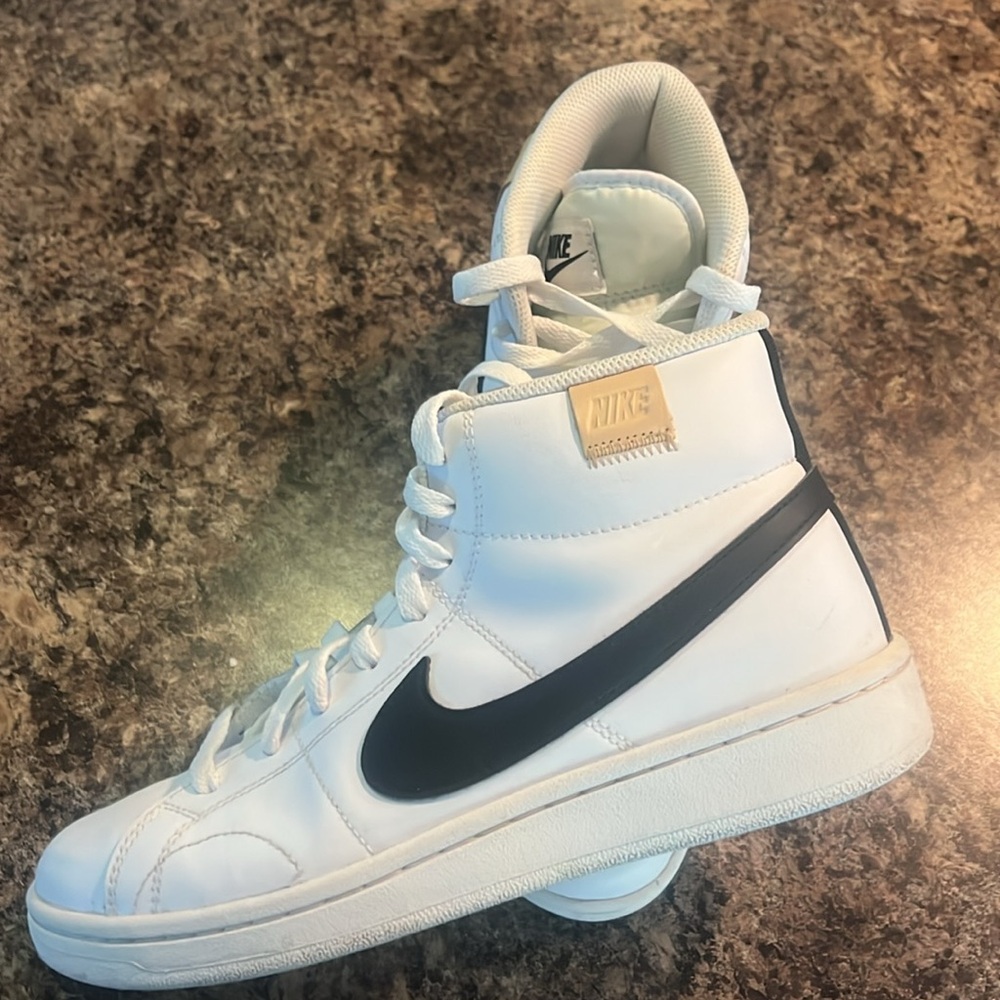Nike Court Royale 2 Mid shoes - Like New!!!!